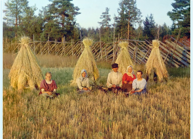 «Новгородская губерния. На жнитве». Фотохудожник: Прокудин-Горский С.М. Отреставрировано братьями Константином и Владимиром Ходаковскими. «Новгородская губерния. На жнитве». Фотохудожник: Прокудин-Горский С.М.