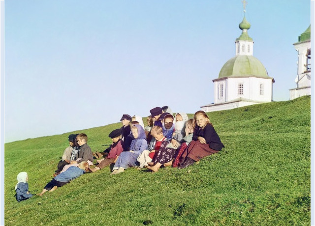 «Вологодская область. Белозерский район. Белозерск. Группа детей», 1909. Фотохудожник: Прокудин-Горский С.М. Отреставрировано братьями Константином и Владимиром Ходаковскими. «Вологодская область. Белозерский район. Белозерск. Группа детей», 1909. Фотохудожник: Прокудин-Горский С.М.
