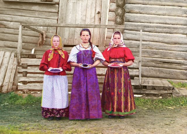 «Крестьянские девушки», 1909. Фотохудожник: Прокудин-Горский С.М. Библиотека Конгресса США, отдел эстампов и фотографий, Общественное достояние. «Крестьянские девушки», 1909. Фотохудожник: Прокудин-Горский С.М.